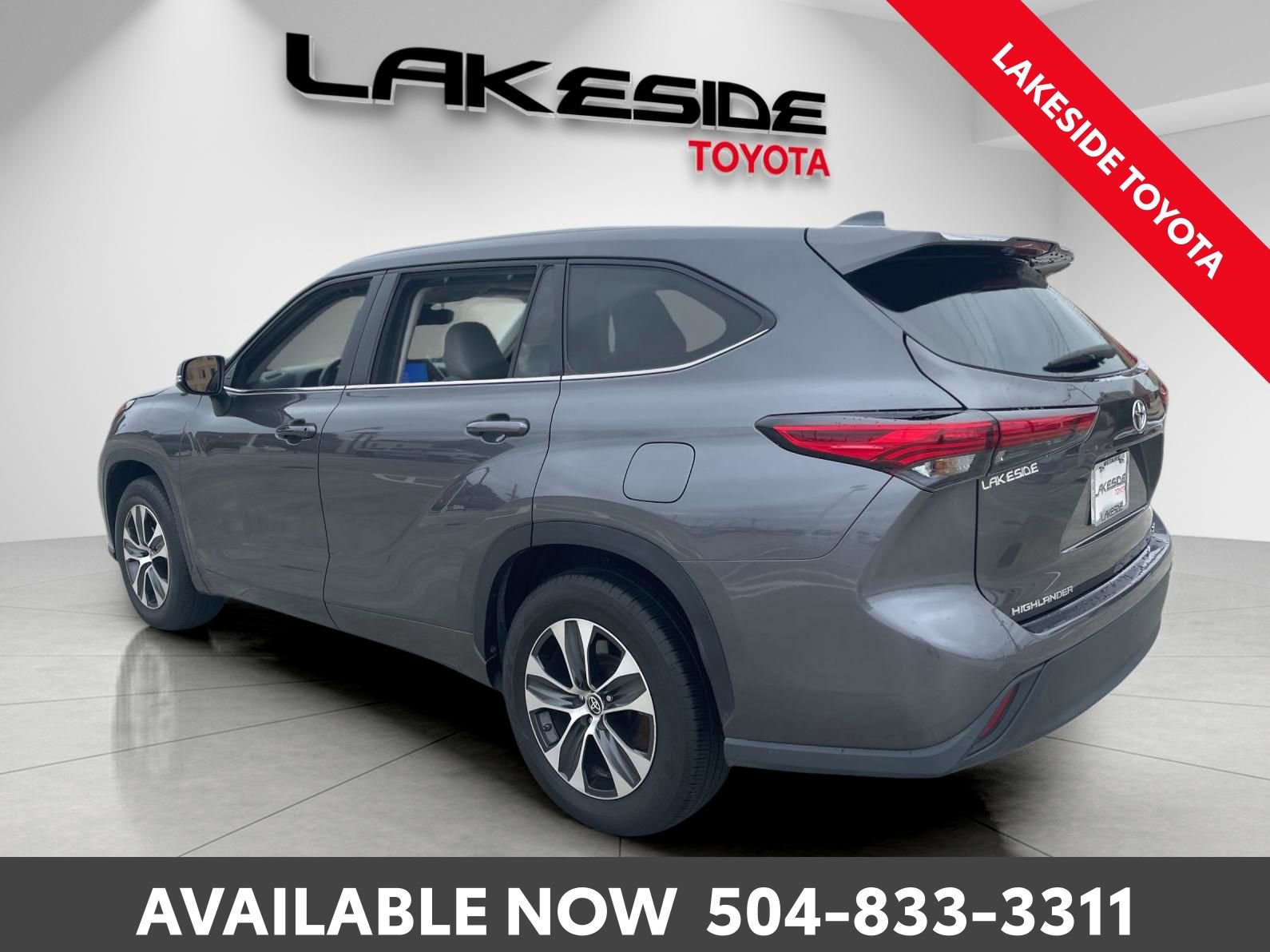 Used 2023 Toyota Highlander XLE image 4