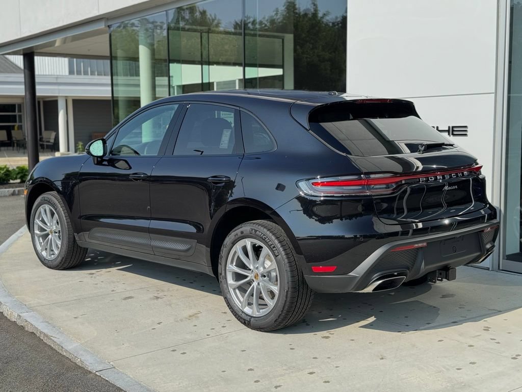 Certified 2025 Porsche Macan AWD/4WD image 3