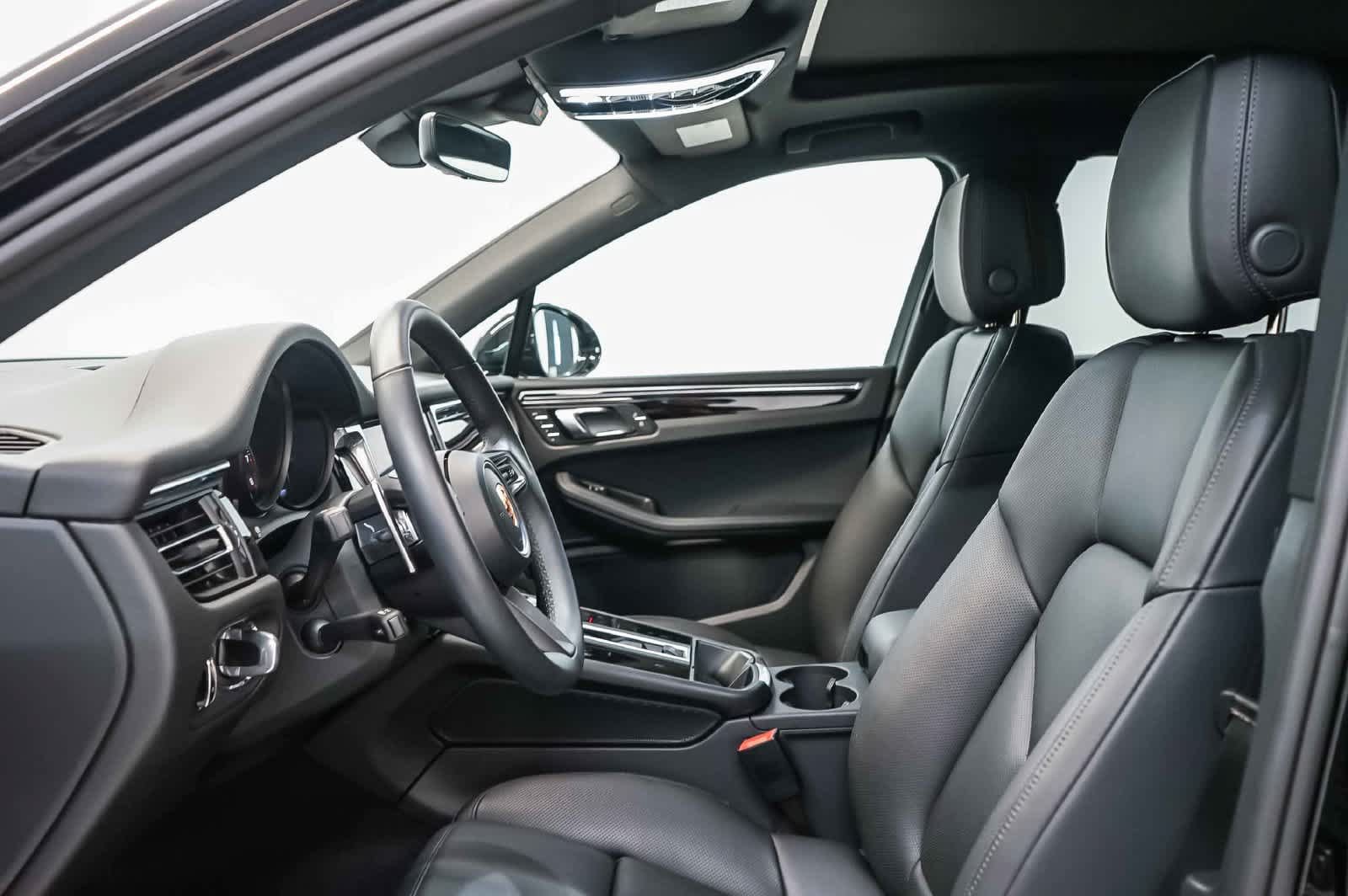 Certified 2026 Porsche Macan AWD/4WD image 23