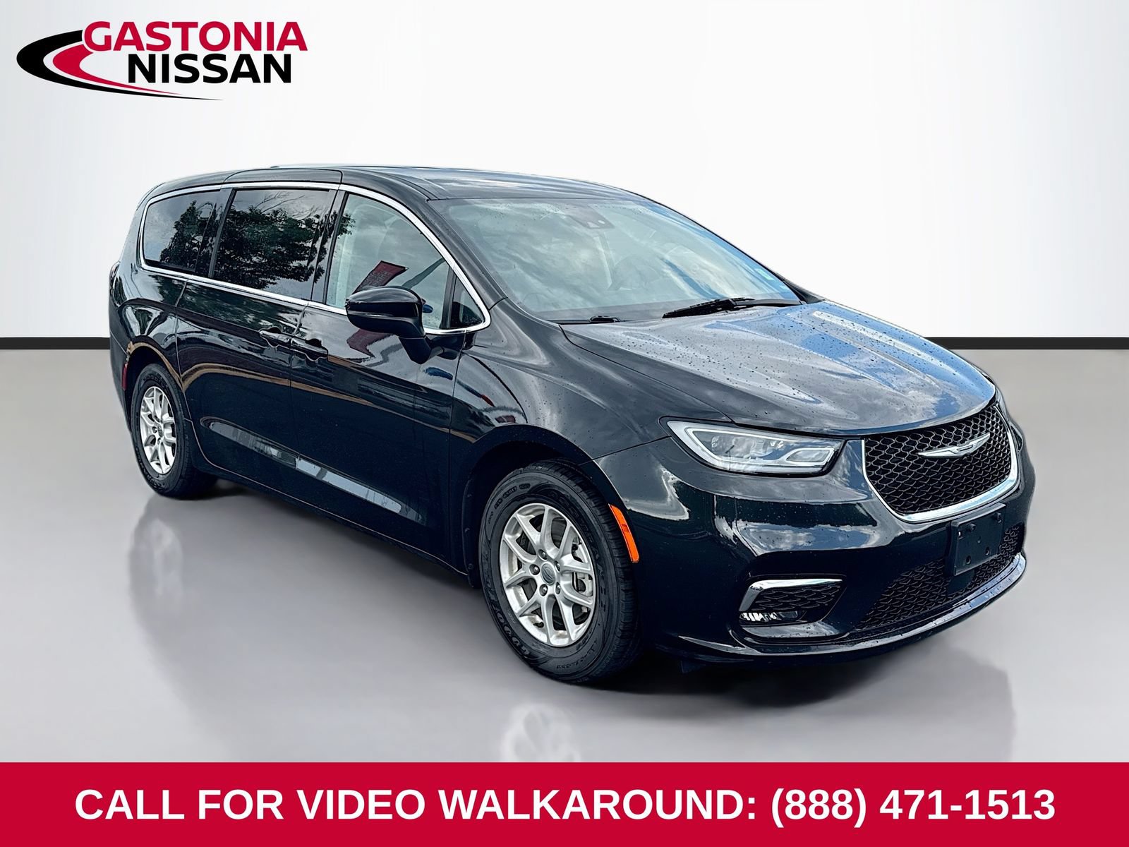 Used 2023 Chrysler Pacifica Touring-L FWD image 1