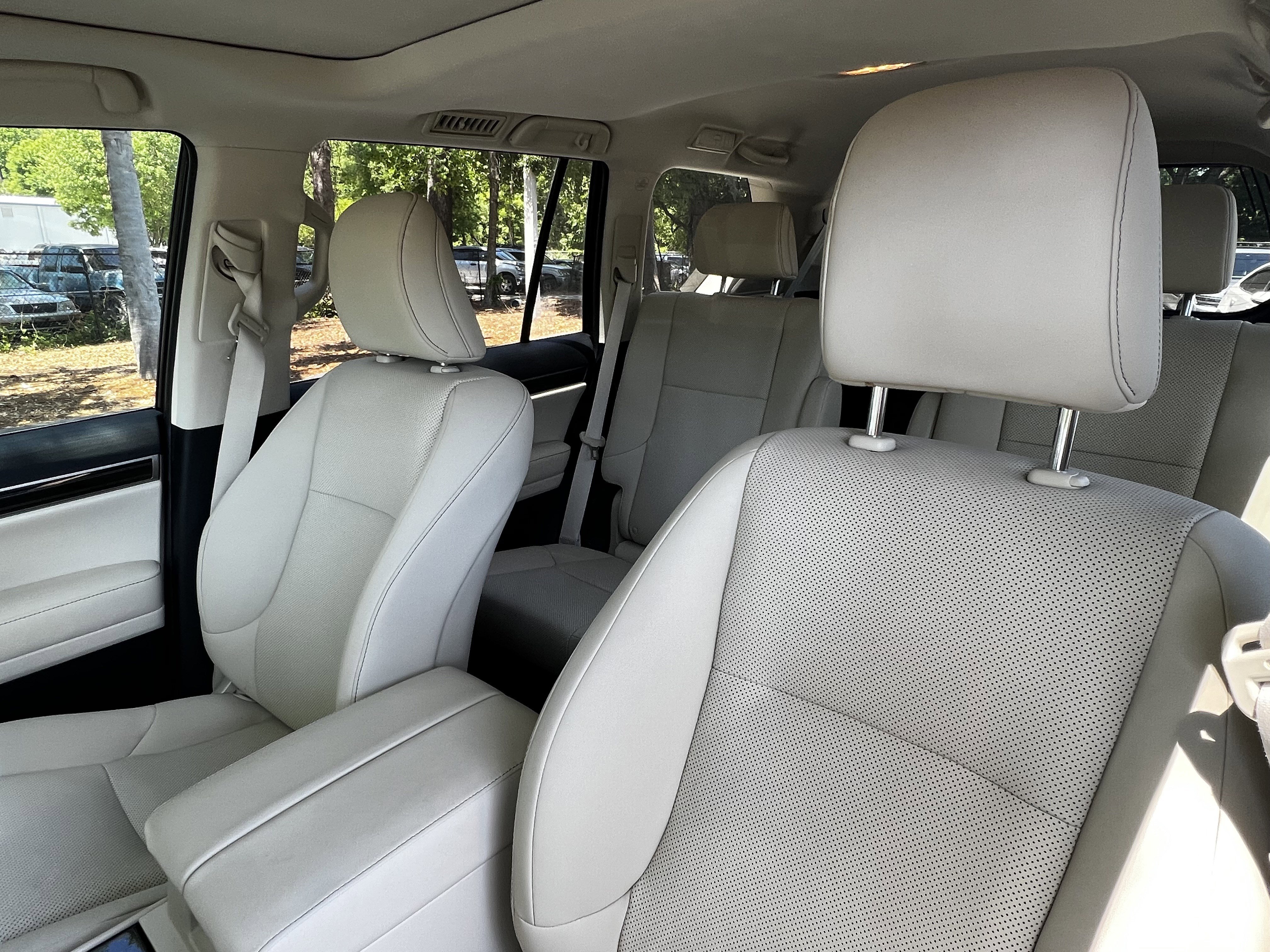 Used 2023 Lexus GX 460 Premium w/ Accessory Package image 18