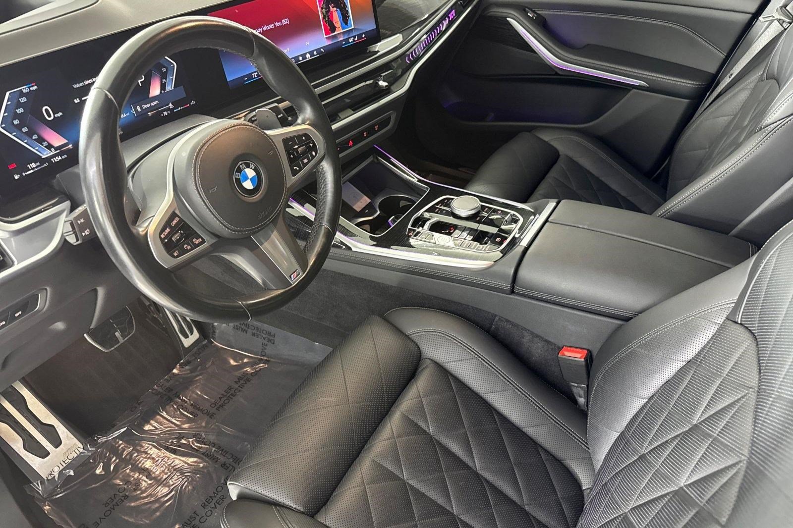 Used 2024 BMW X7 xDrive40i w/ M Sport Package AWD/4WD image 4