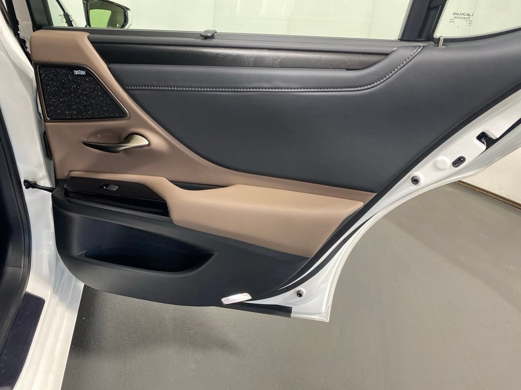 Used 2025 Lexus ES 300h Ultra Luxury FWD image 31