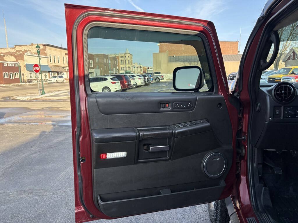 Used 2005 HUMMER H2 SUT w/ Preferred Equipment Group AWD/4WD image 16