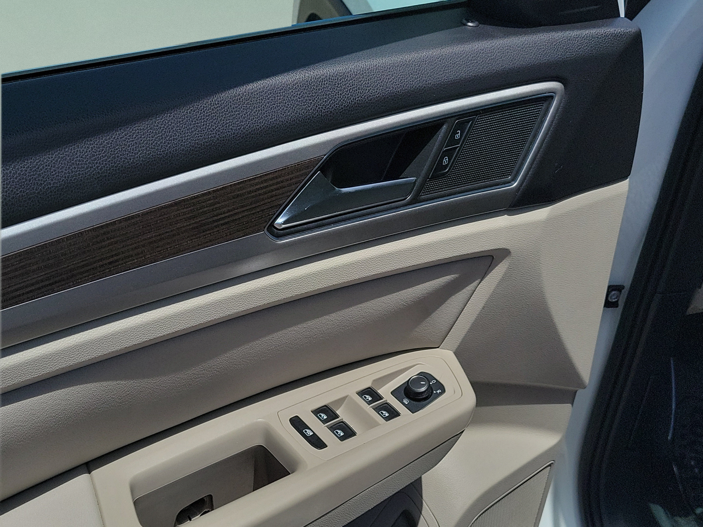 Used 2019 Volkswagen Atlas SEL FWD image 23