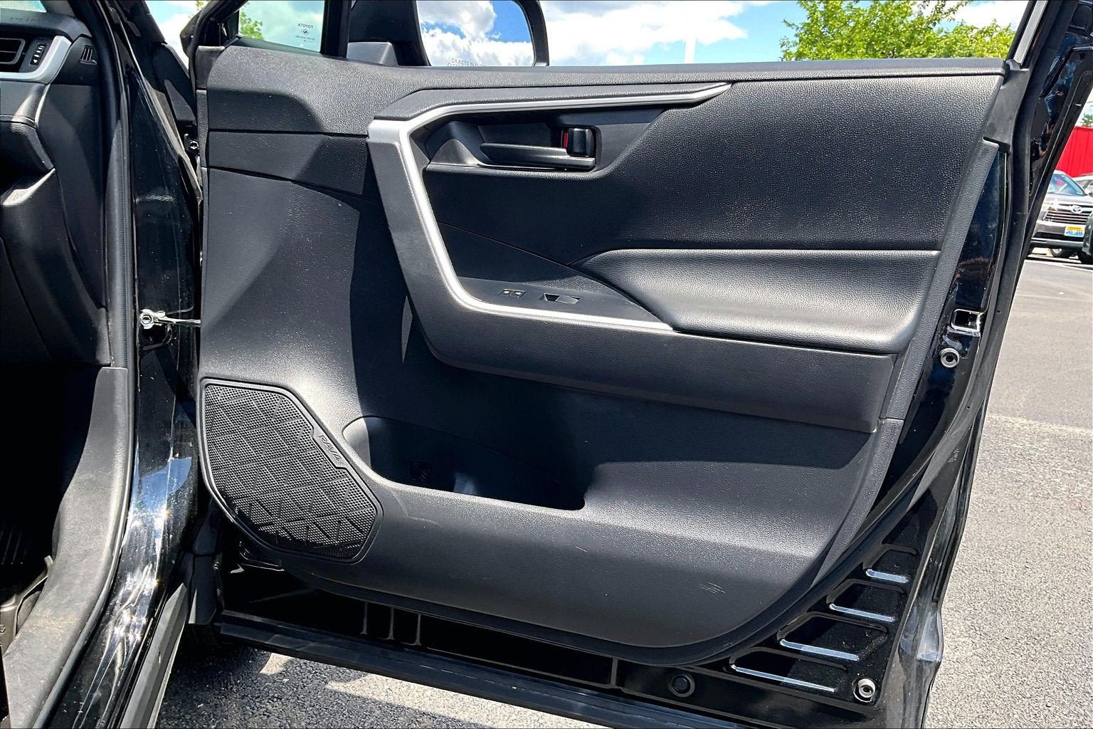 Used 2022 Toyota RAV4 LE AWD/4WD image 22