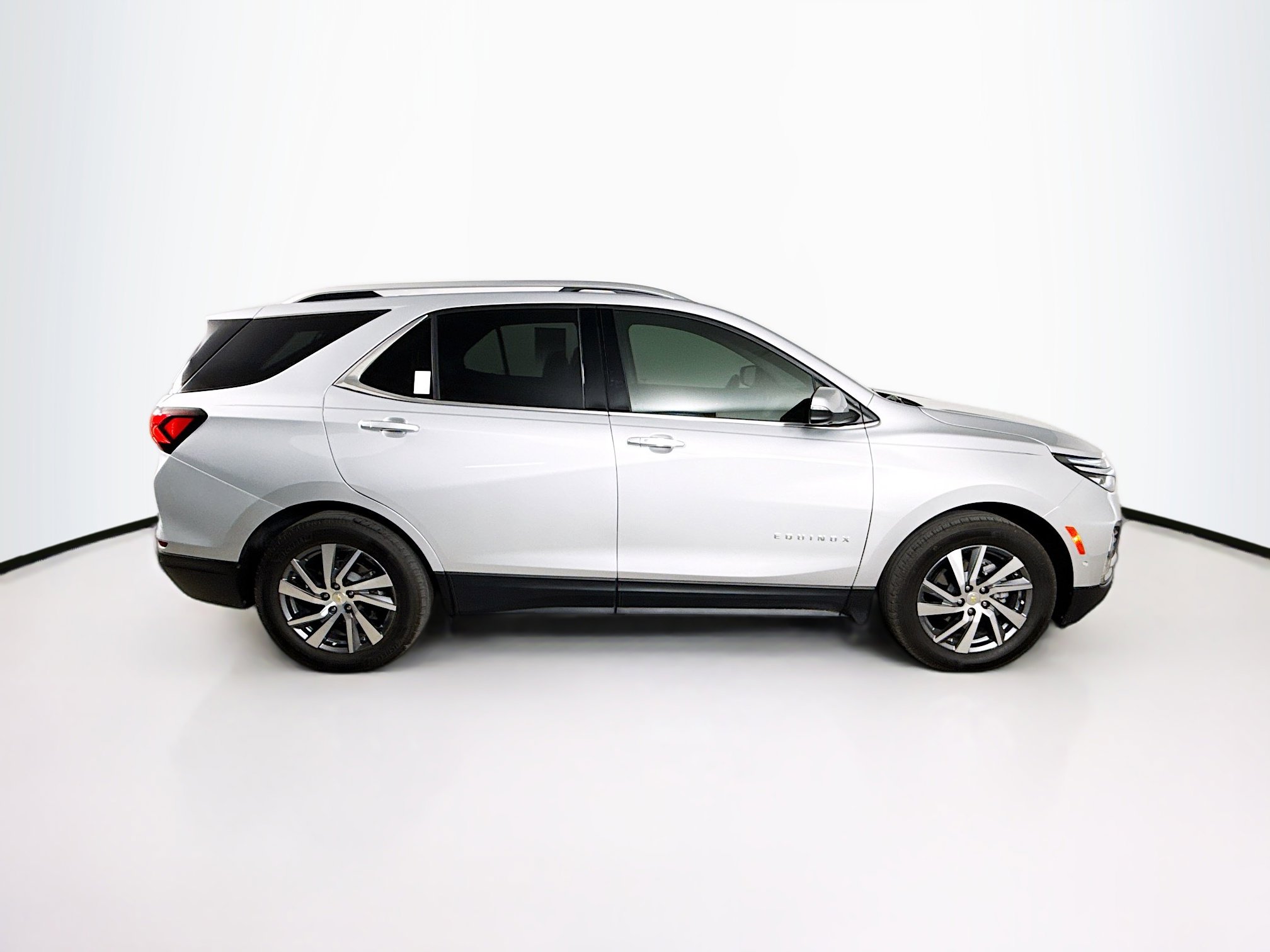 Used 2022 Chevrolet Equinox Premier image 2