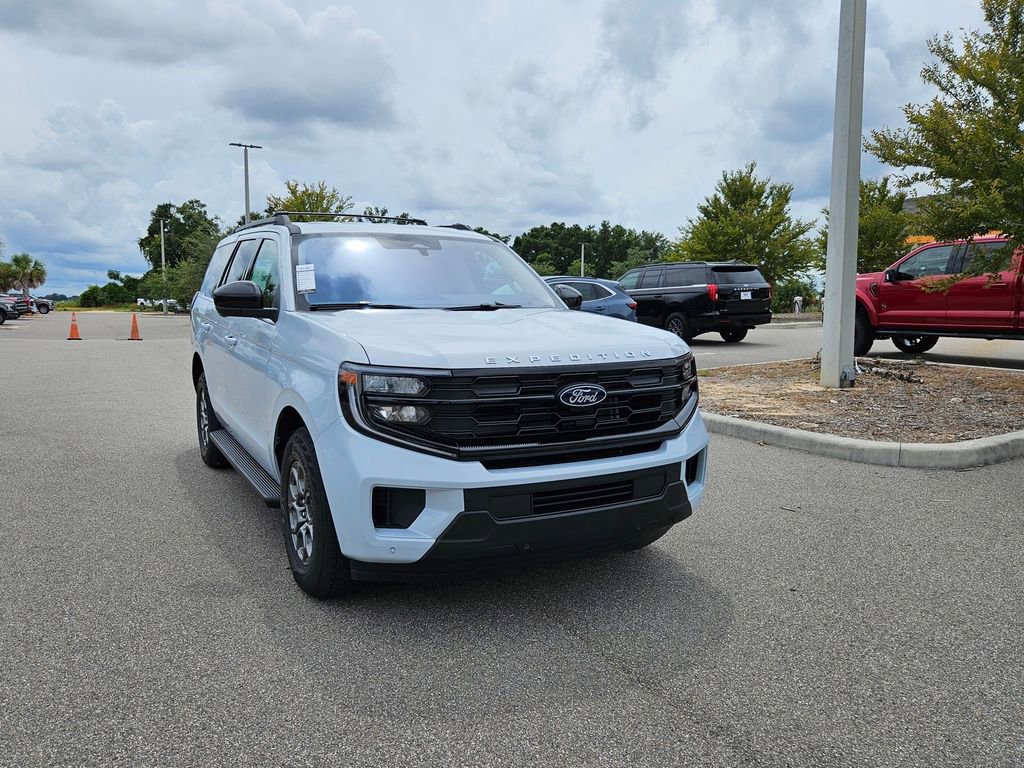 New 2025 Ford Expedition Active image 2