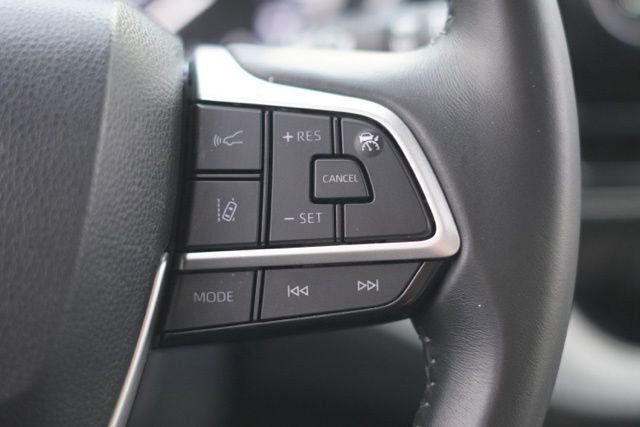 Certified 2024 Toyota Highlander XLE image 19