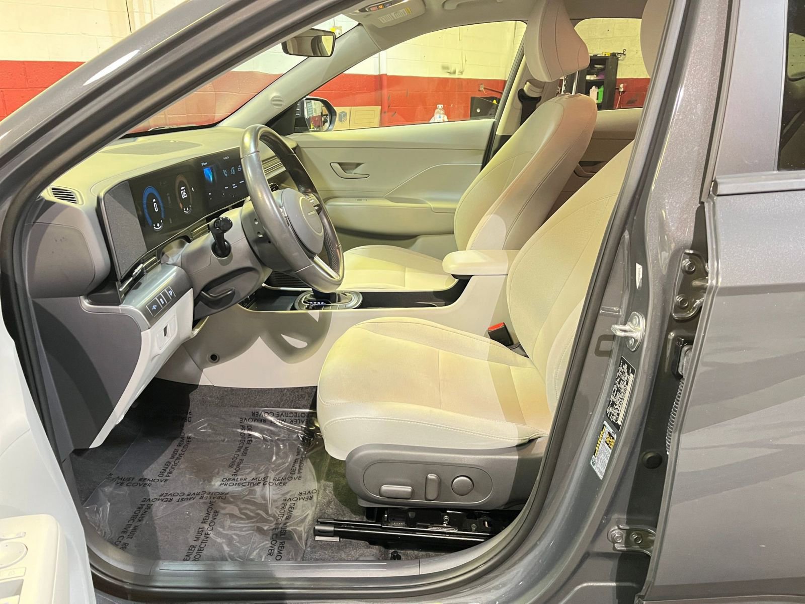 Used 2025 Hyundai Kona SEL image 27