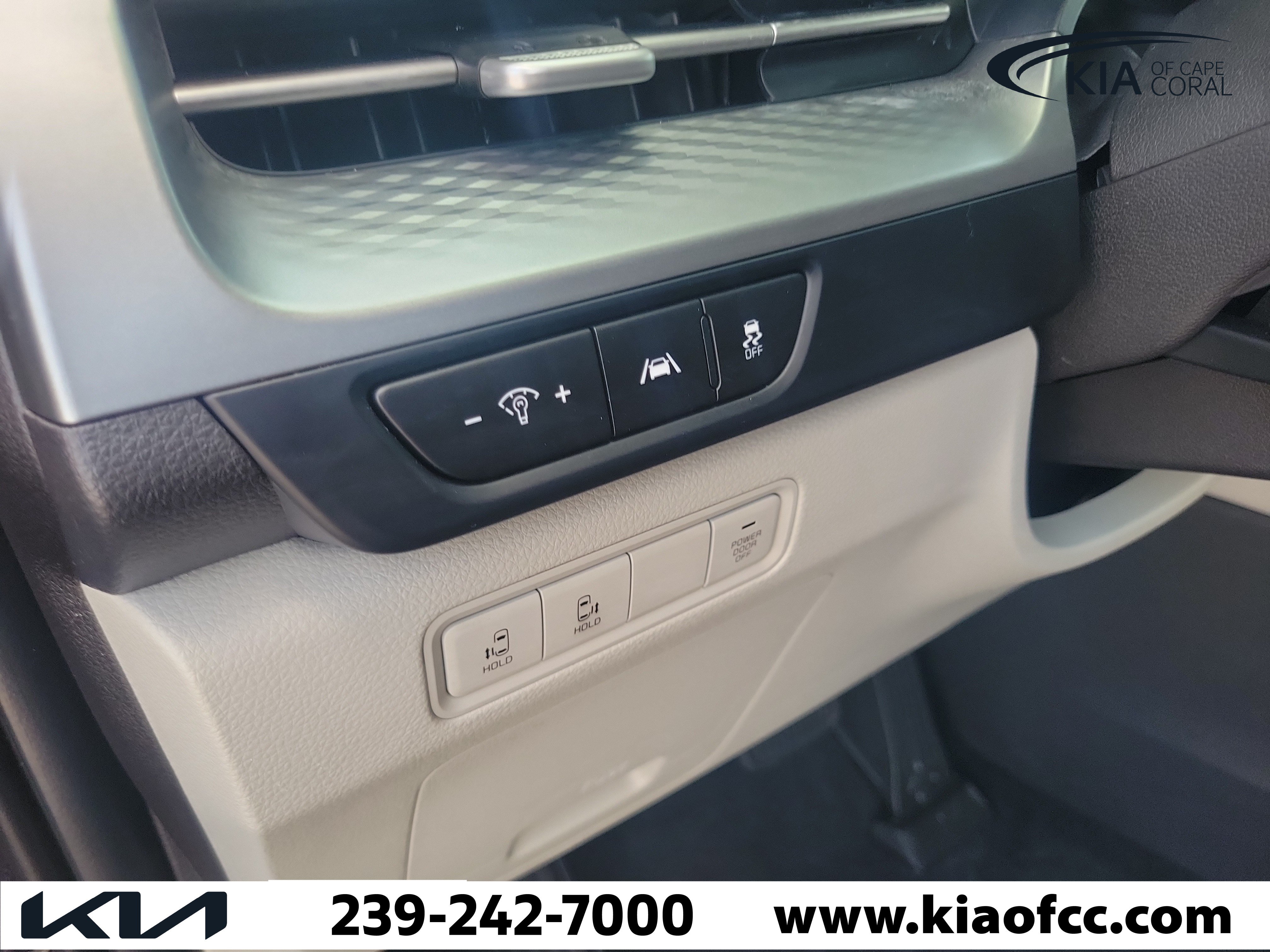Certified 2023 Kia Carnival LX FWD image 28