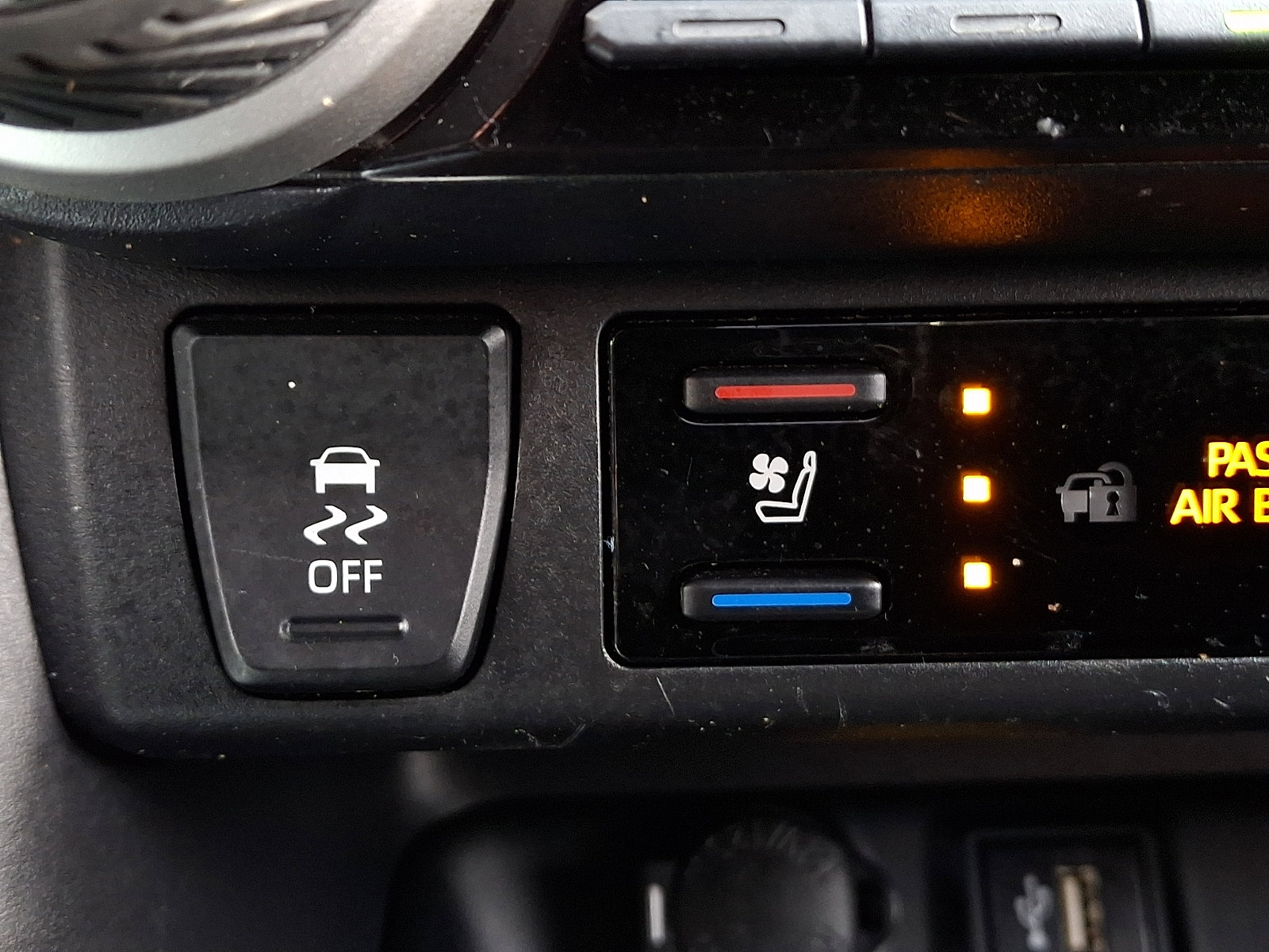 Used 2024 Toyota RAV4 XSE w/ Premium Package image 24