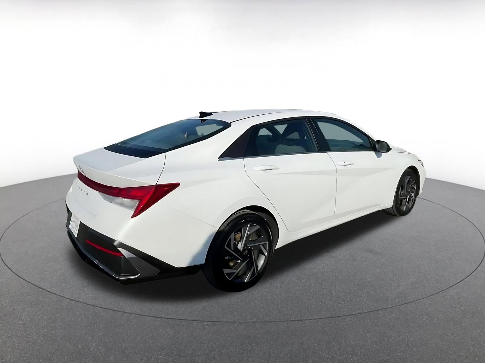 Used 2025 Hyundai Elantra SEL image 15