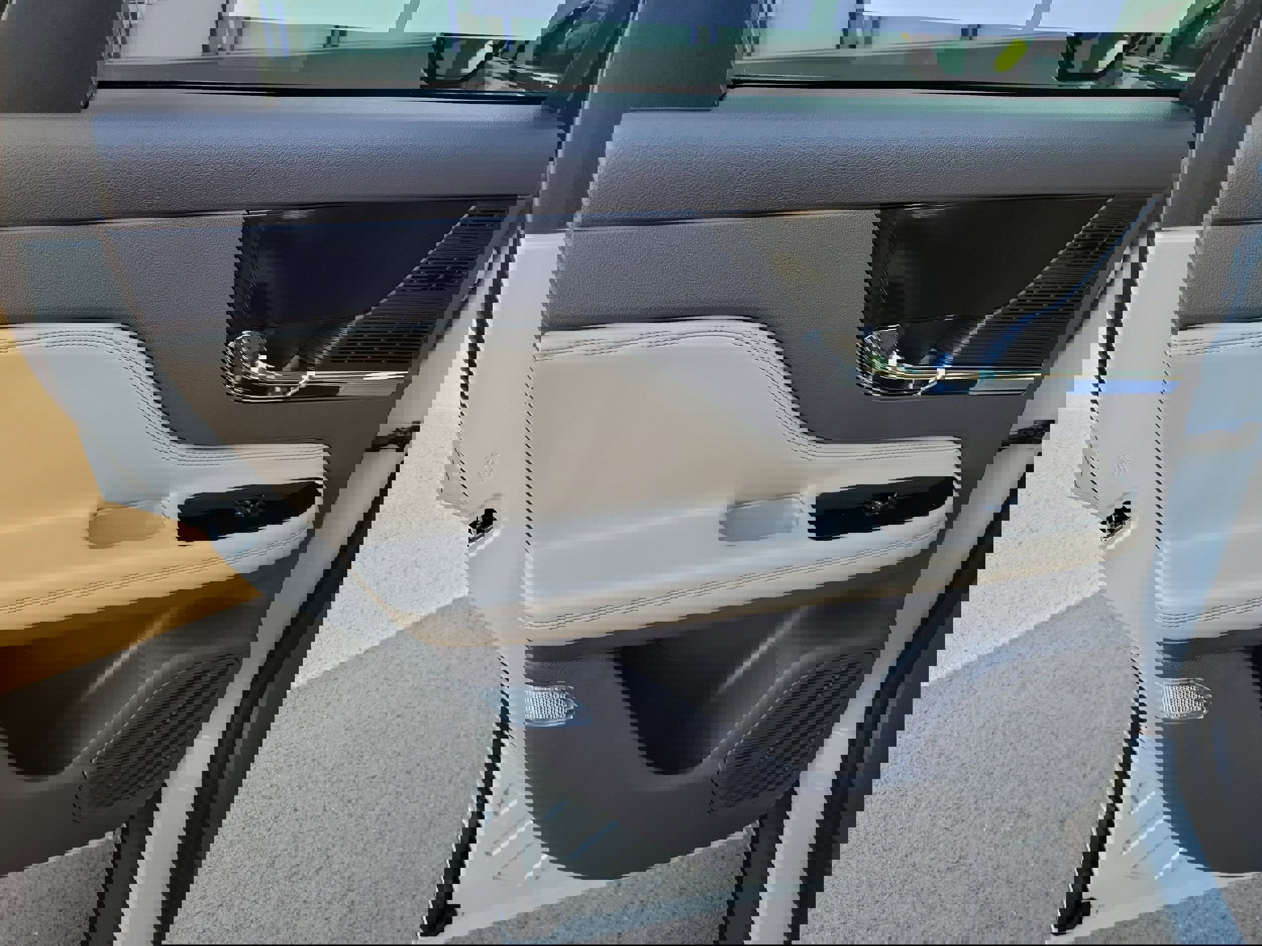 Used 2022 Lincoln Corsair Reserve w/ Equipment Group 201A image 10