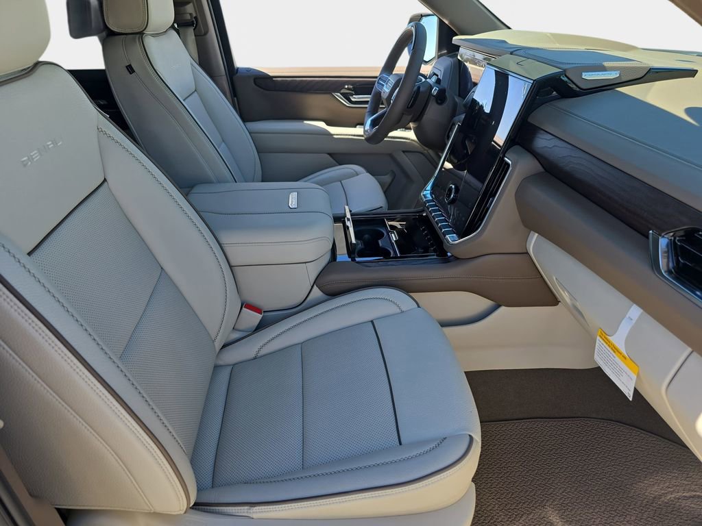 Used 2026 GMC Yukon Denali w/ Denali Reserve Package image 12