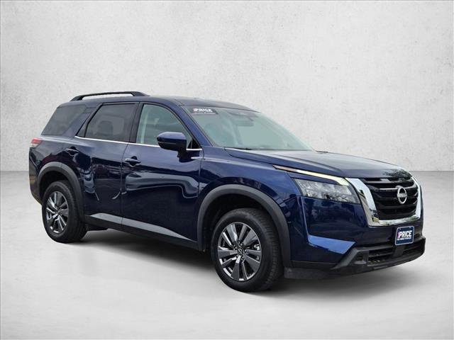 Used 2025 Nissan Pathfinder SV FWD image 3