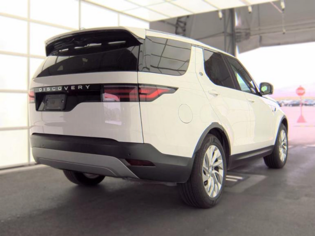 Used 2025 Land Rover Discovery S AWD/4WD image 2