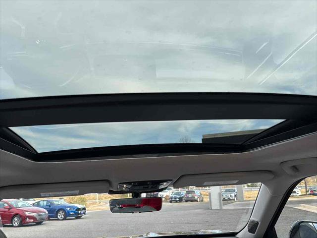 Used 2025 Mitsubishi Outlander SEL image 40