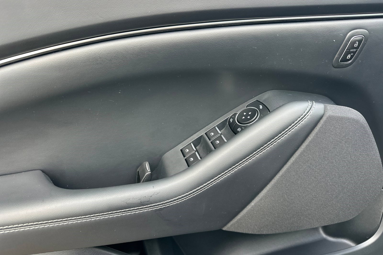 Used 2023 Ford Mustang Mach-E Select image 12