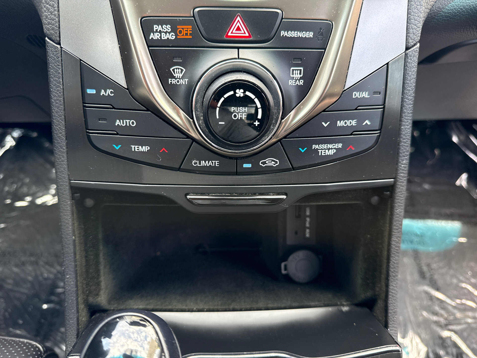 Used 2013 Hyundai Azera w/ Technology Pkg FWD image 27