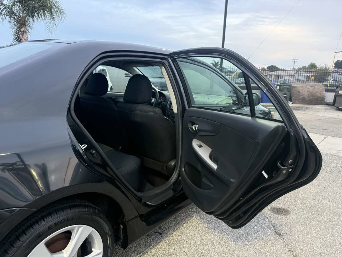 Used 2013 Toyota Corolla S FWD image 28