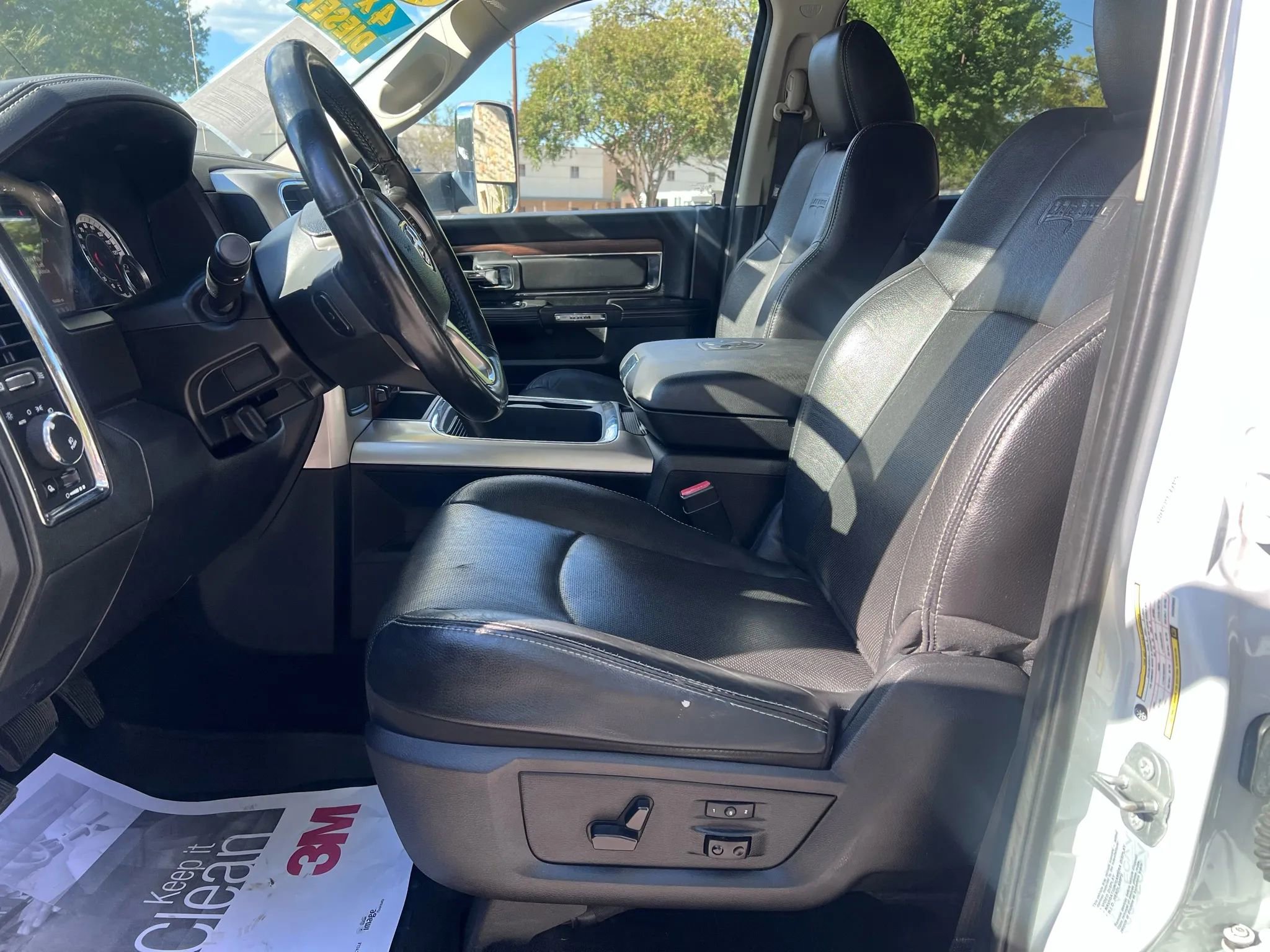 Used 2017 RAM 2500 Laramie w/ Convenience Group image 9