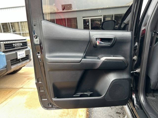 Used 2016 Toyota Tacoma TRD Sport w/ Towing Package AWD/4WD image 15
