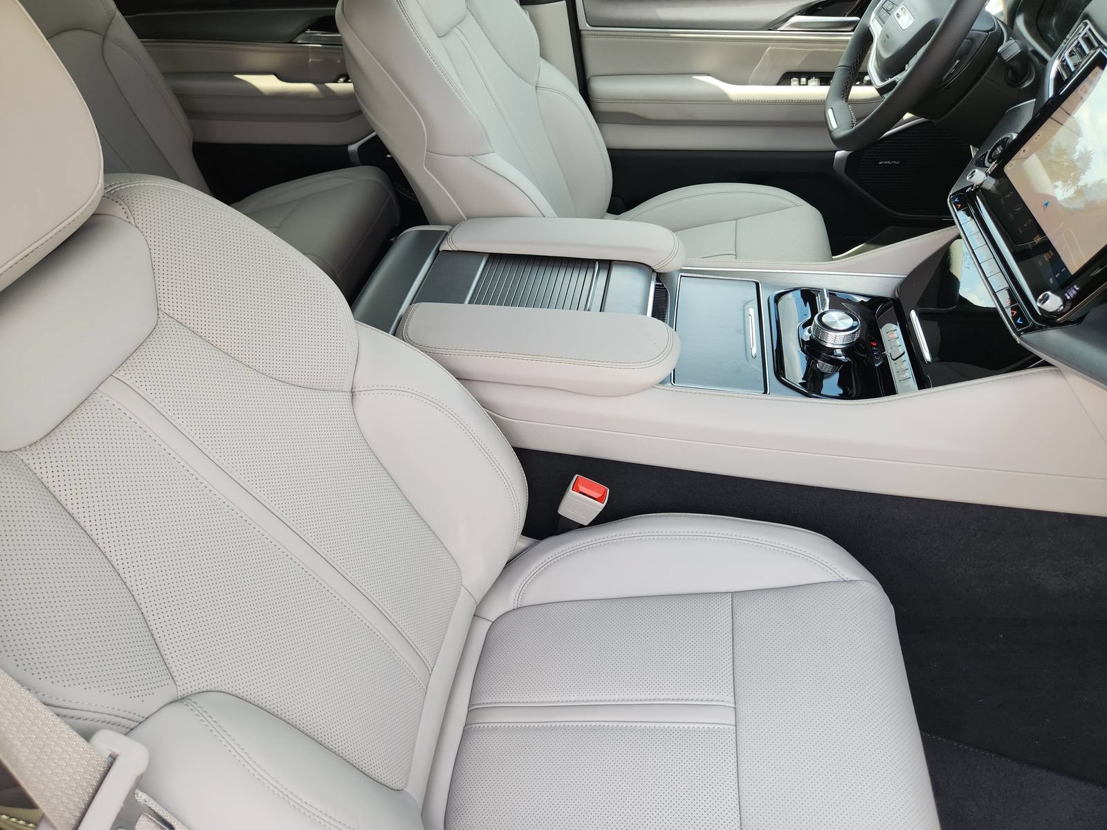 New 2026 Jeep Grand Wagoneer 4WD w/ Premium Group I image 23
