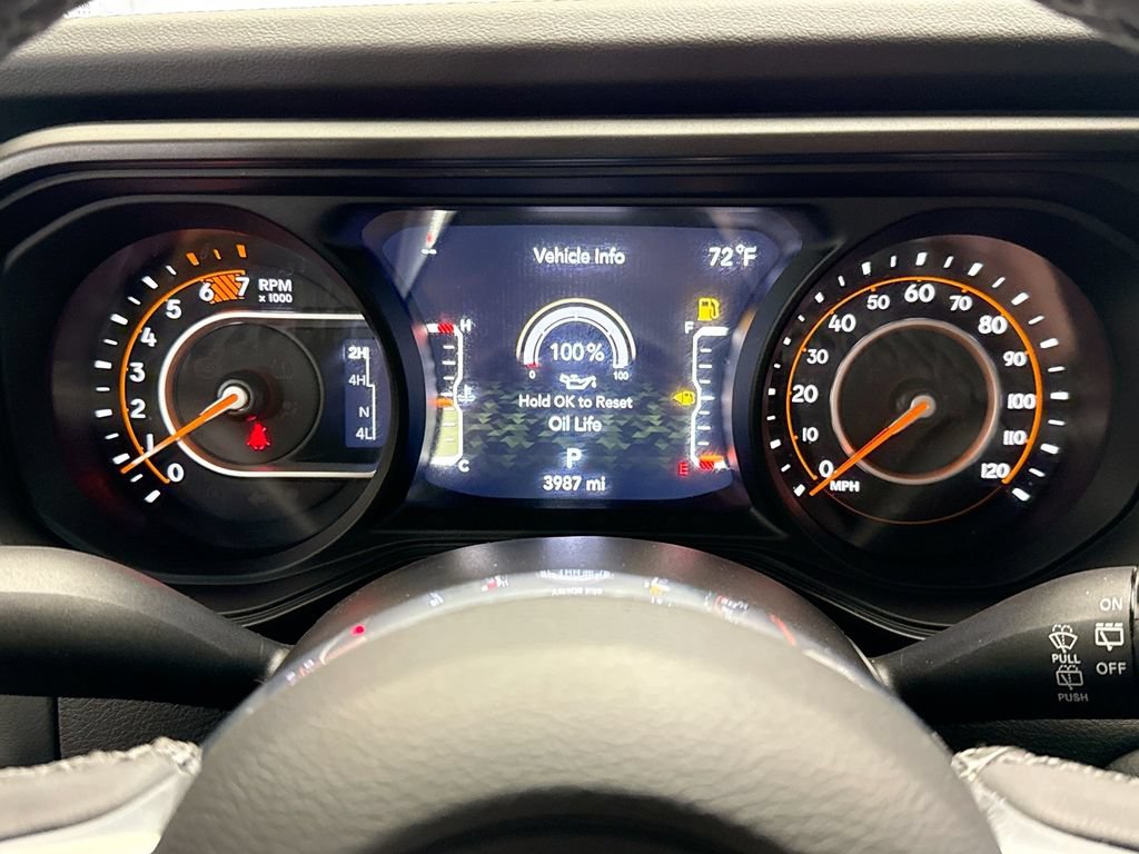 Used 2025 Jeep Wrangler Unlimited Sahara AWD/4WD image 33