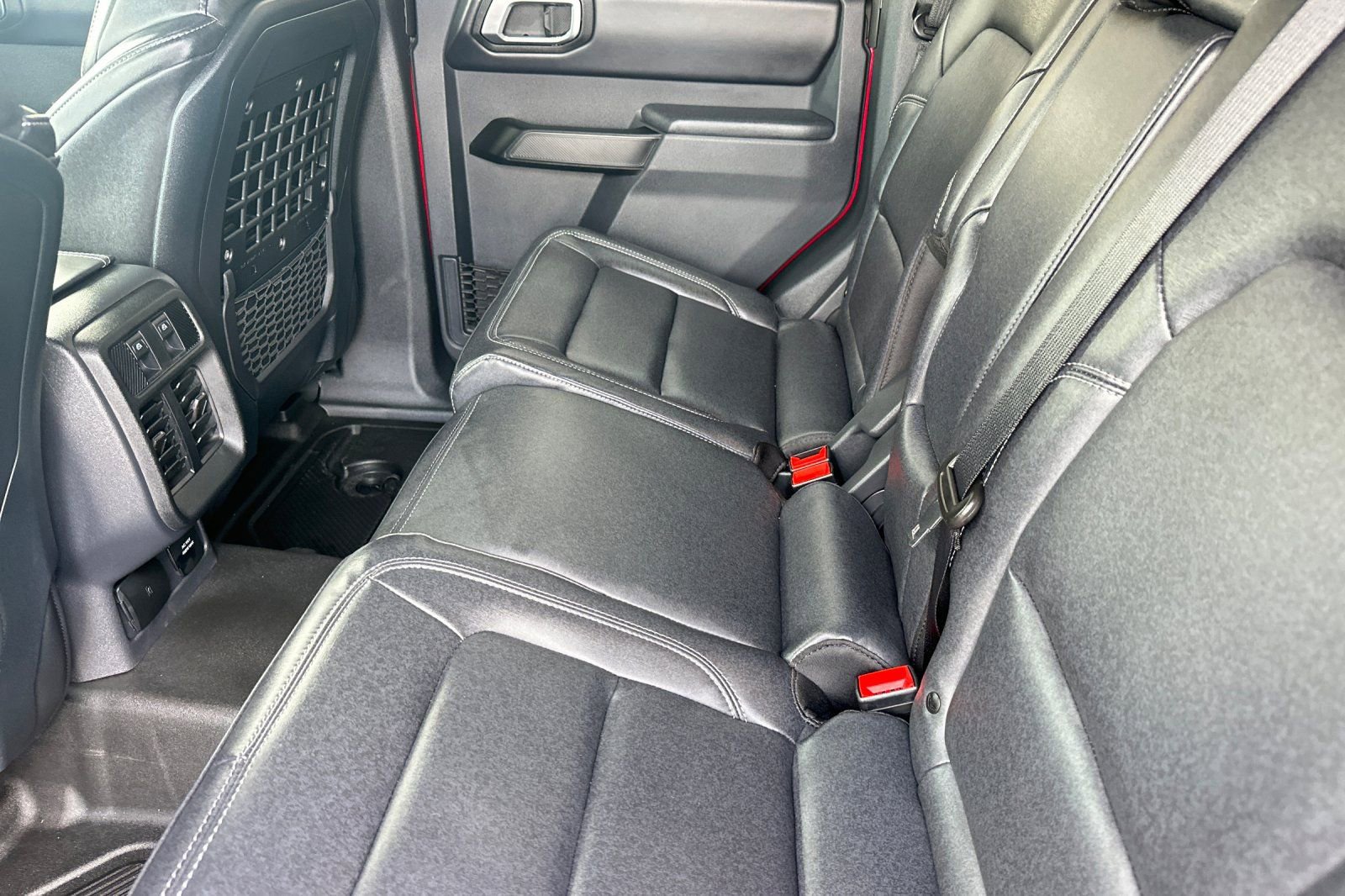 New 2025 Ford Bronco Badlands w/ Sasquatch Package image 12