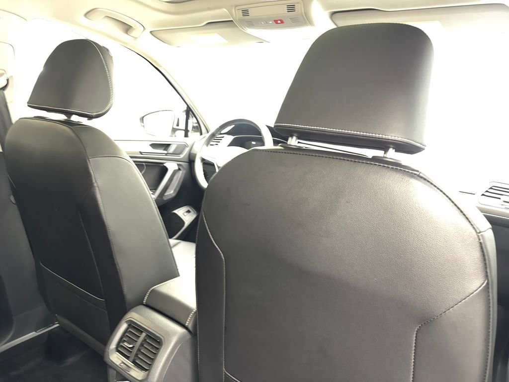 Used 2024 Volkswagen Tiguan SE FWD image 45