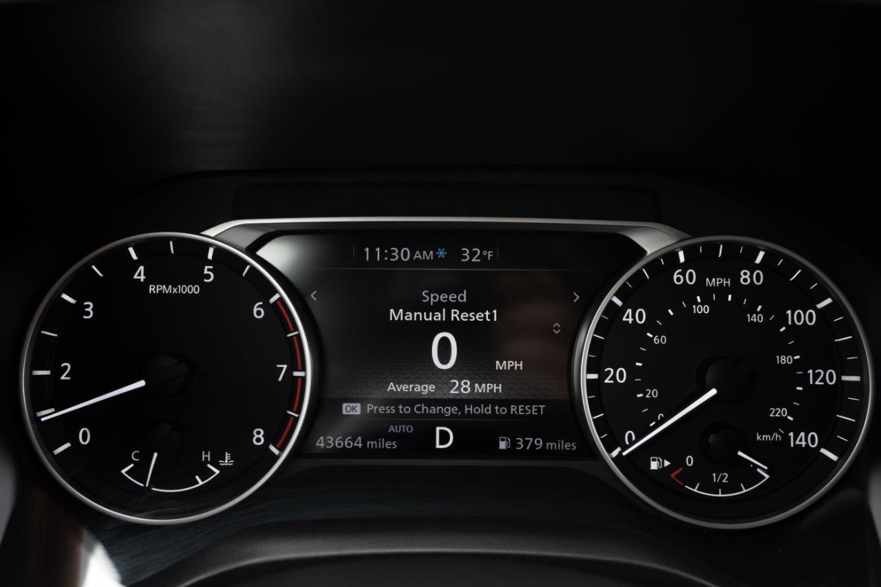 Used 2023 Nissan Rogue SV image 3