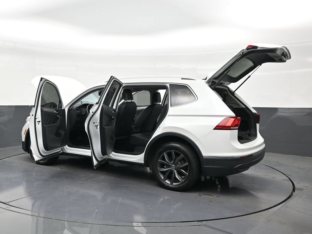 Used 2023 Volkswagen Tiguan SE FWD image 31