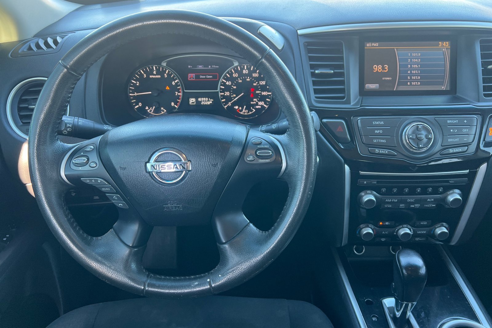 Used 2015 Nissan Pathfinder SV image 11