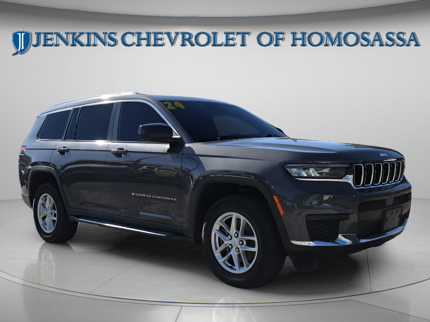 Used 2024 Jeep Grand Cherokee L Laredo RWD image 2