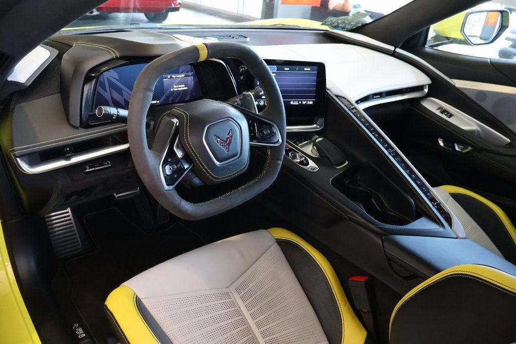 Used 2021 Chevrolet Corvette Stingray Premium Cpe w/ Engine Appearance Package image 7