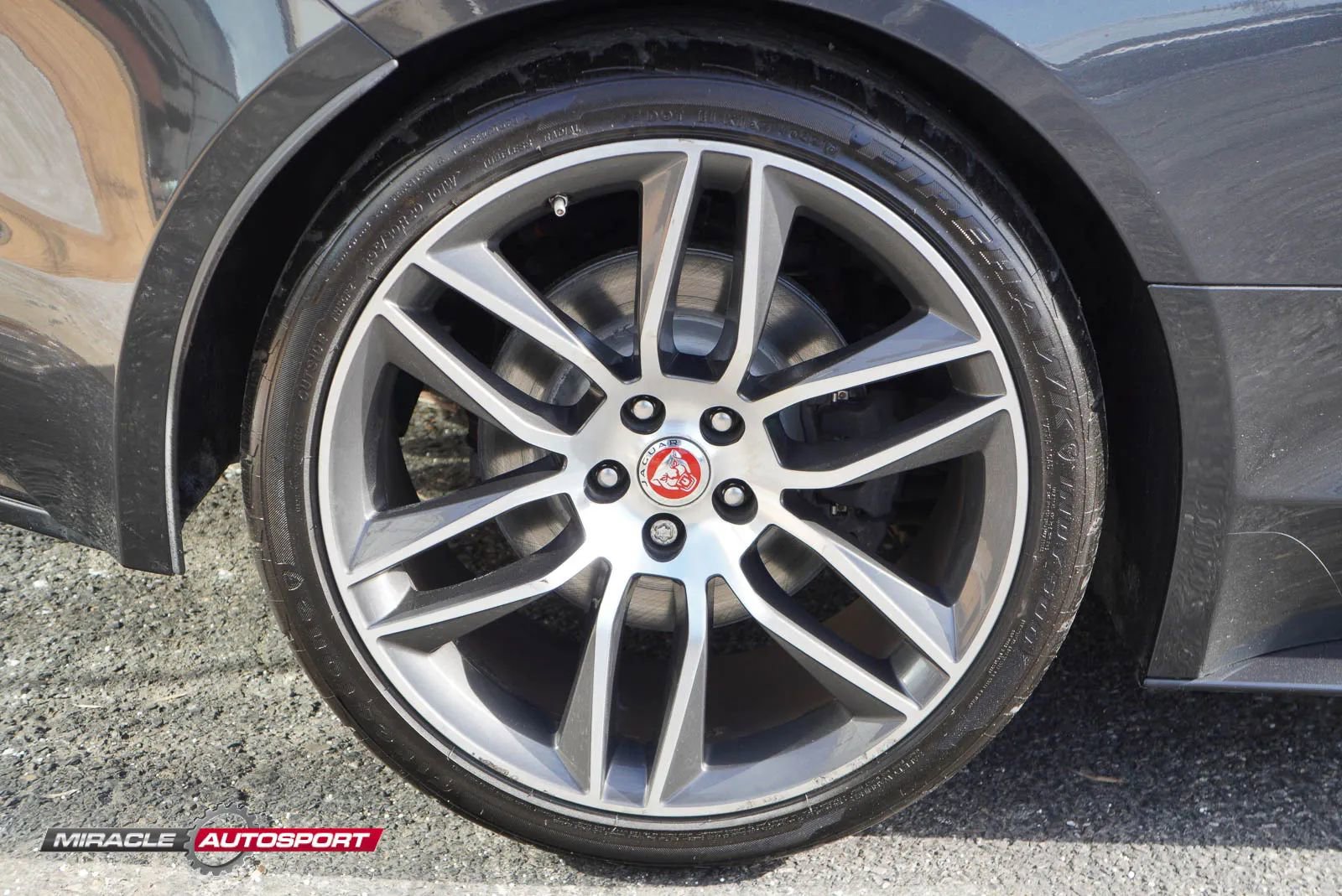 Used 2018 Jaguar F-TYPE R-Dynamic AWD/4WD image 11