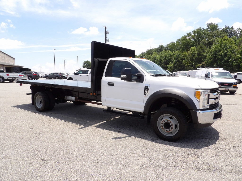 Used 2017 Ford F550 2WD Regular Cab Super Duty image 10