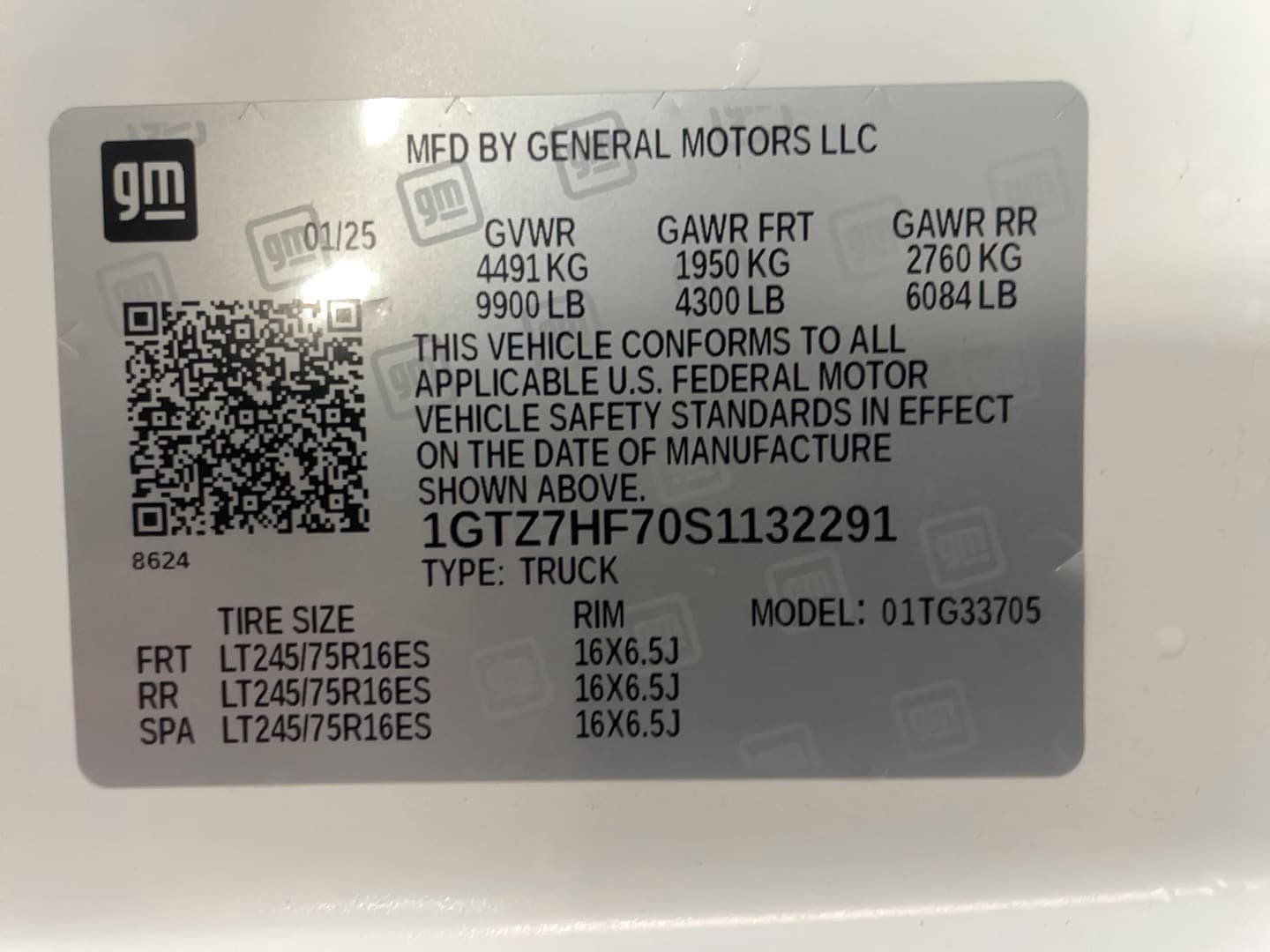 Used 2025 GMC Savana 3500 Extended RWD image 6
