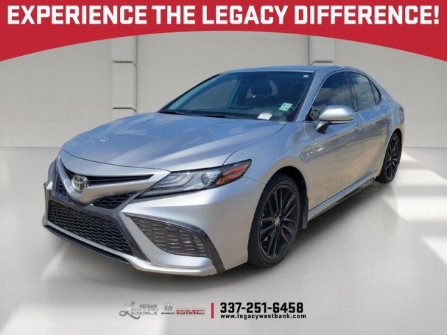 Used 2022 Toyota Camry XSE FWD image 1