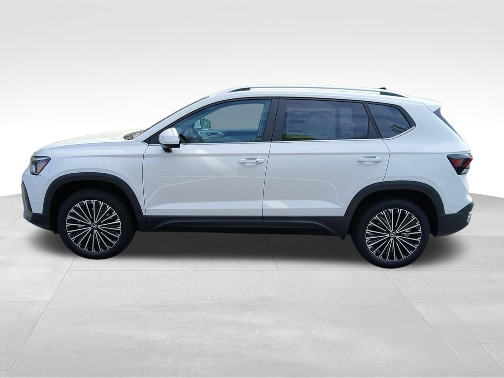 New 2026 Volkswagen Taos SE image 2