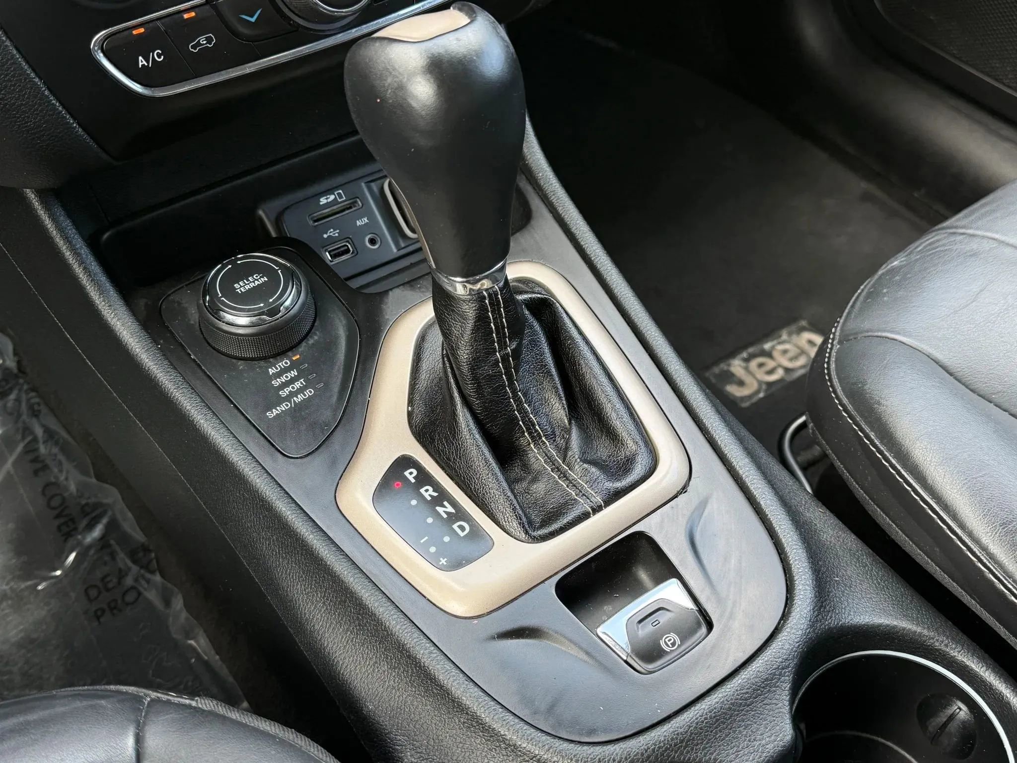 Used 2016 Jeep Cherokee Limited AWD/4WD image 28