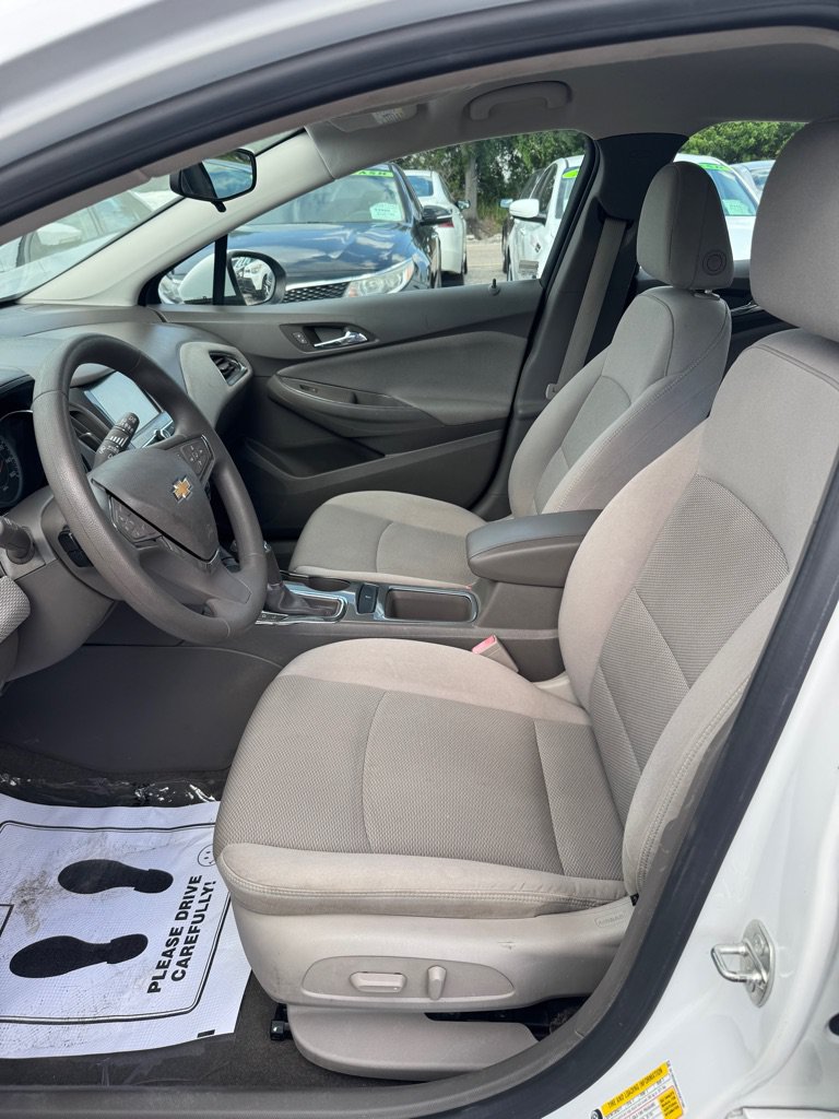 Used 2017 Chevrolet Cruze LT w/ Convenience Package FWD image 8