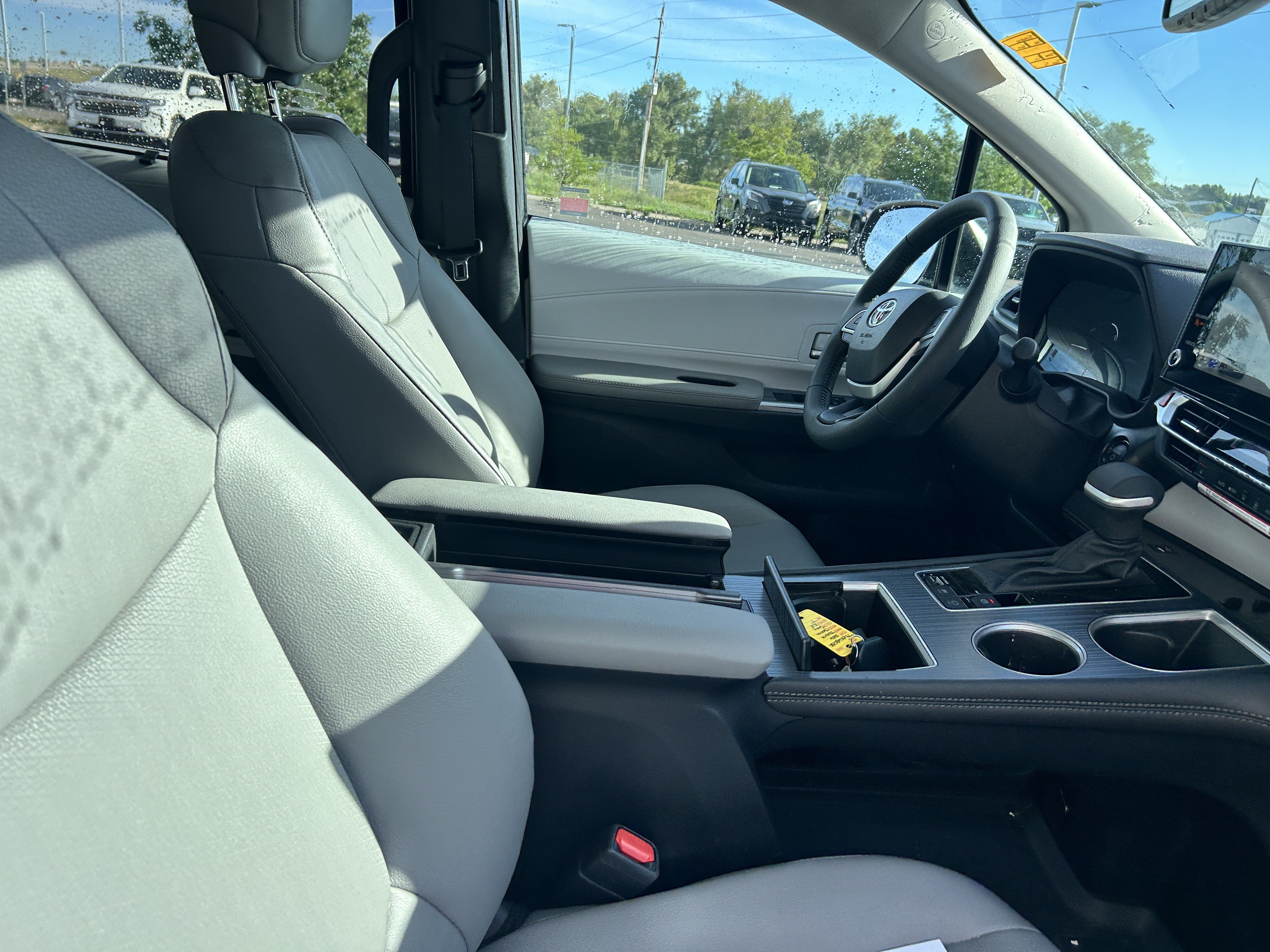 Used 2026 Toyota Sienna XLE AWD/4WD image 12