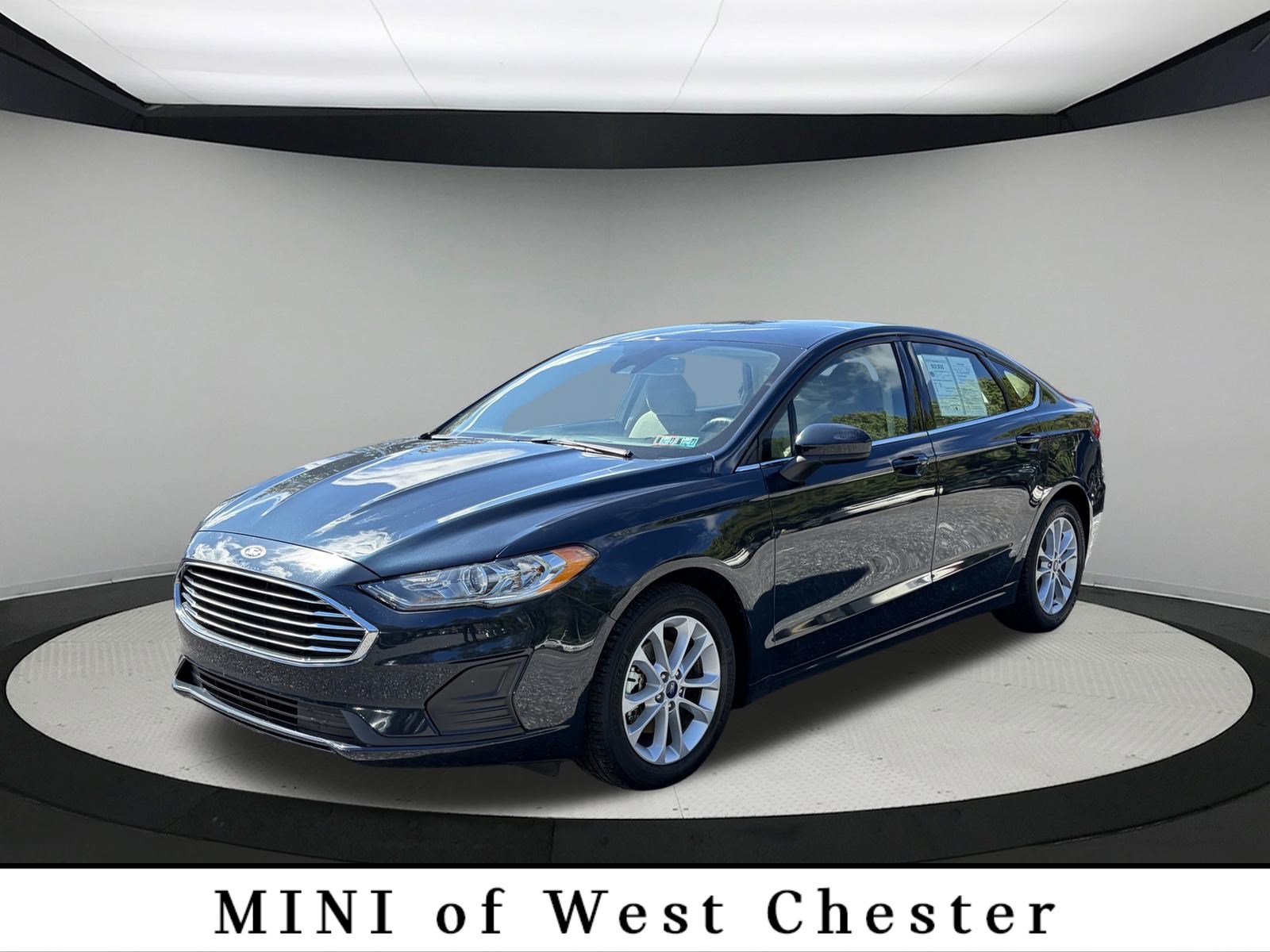 Used 2020 Ford Fusion SE FWD image 1