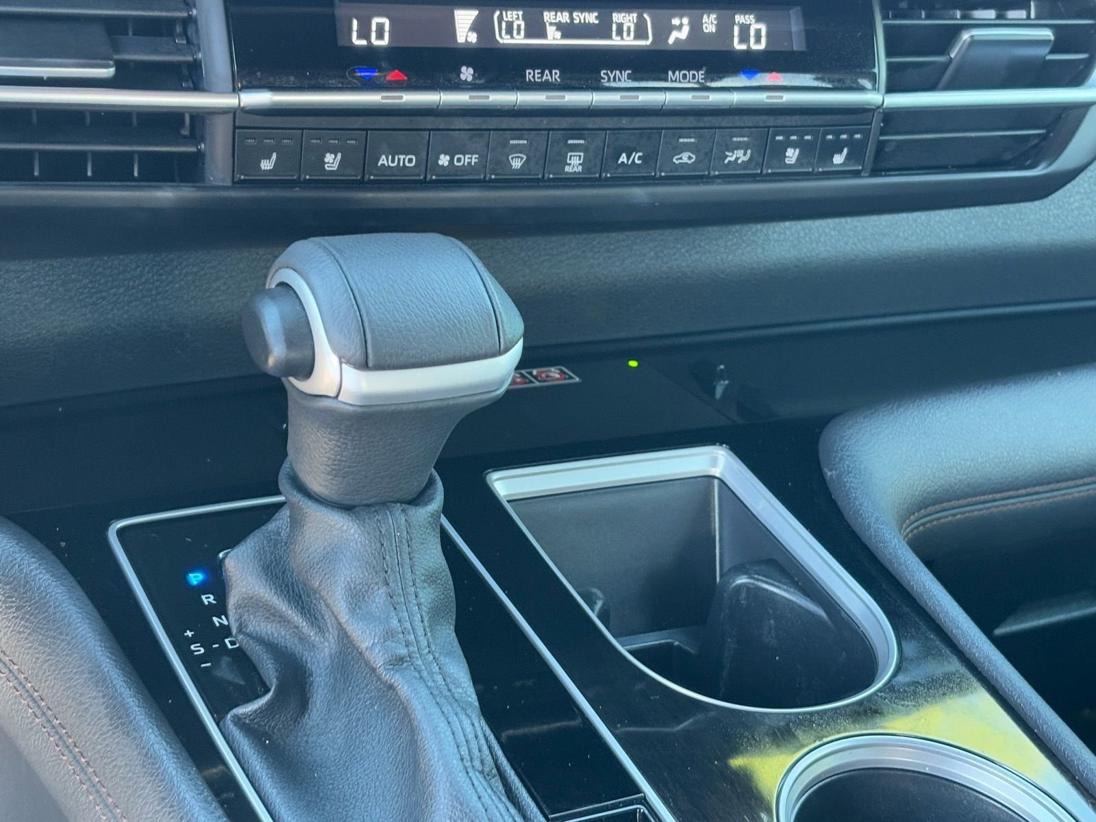 Used 2025 Toyota Sienna Limited image 26