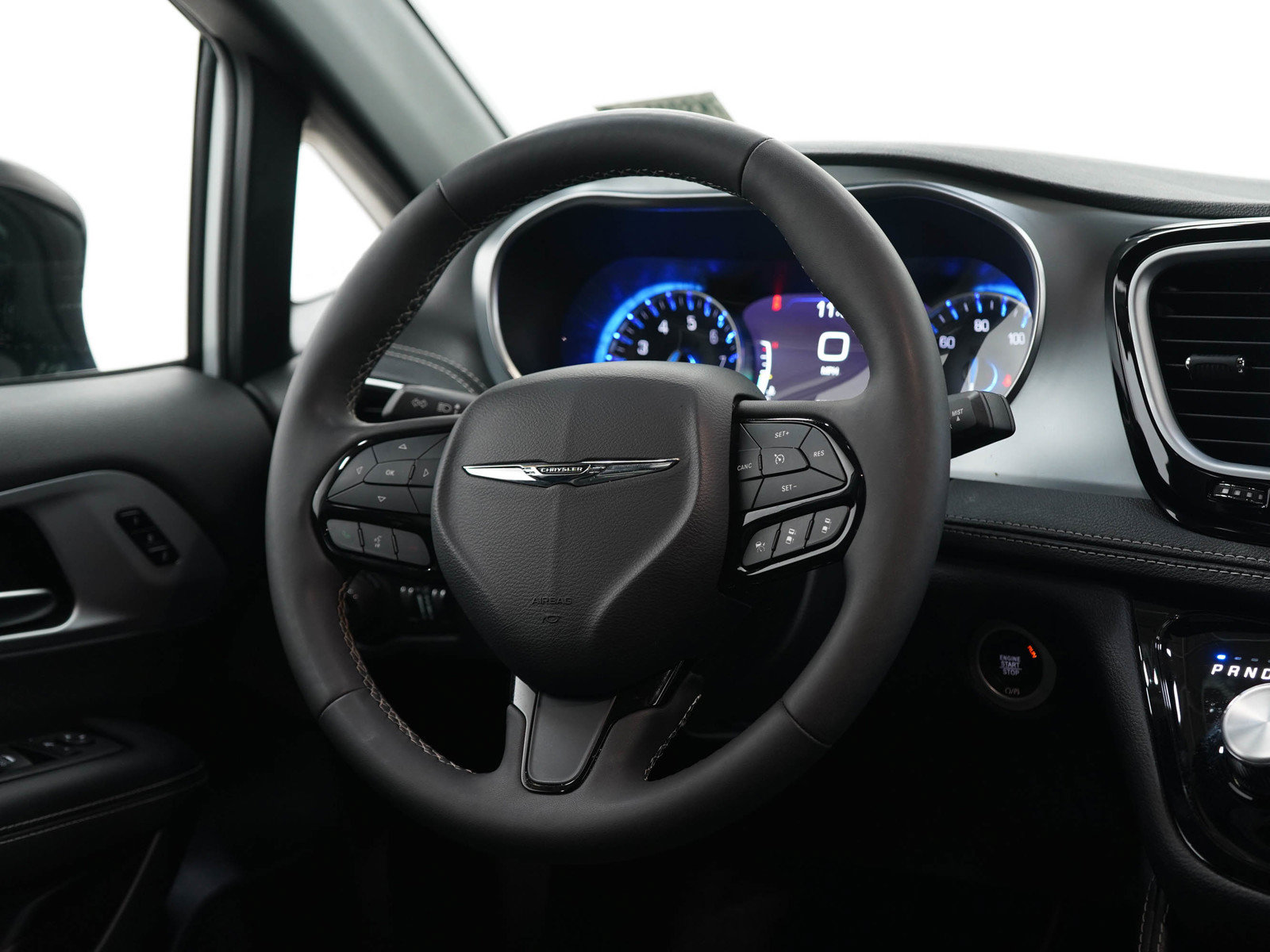 Used 2025 Chrysler Pacifica Limited FWD image 16