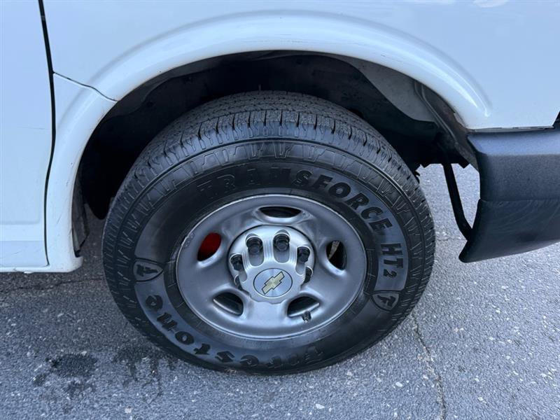 Used 2011 Chevrolet Express 2500 image 32