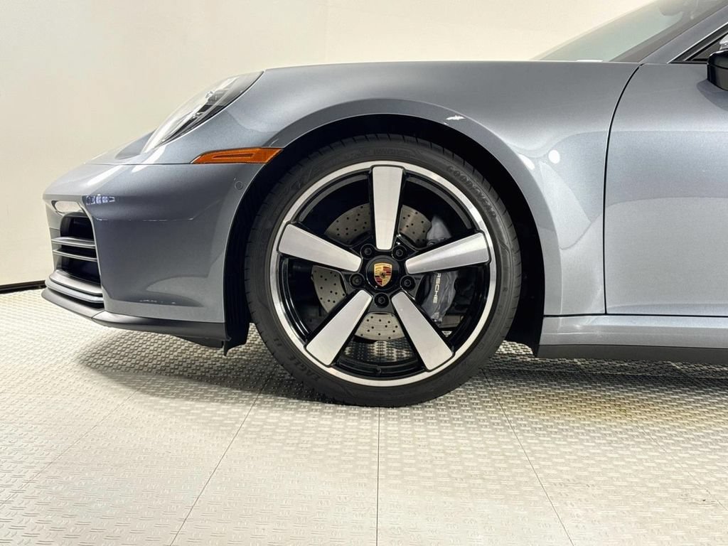Certified 2025 Porsche 911 Carrera RWD image 31