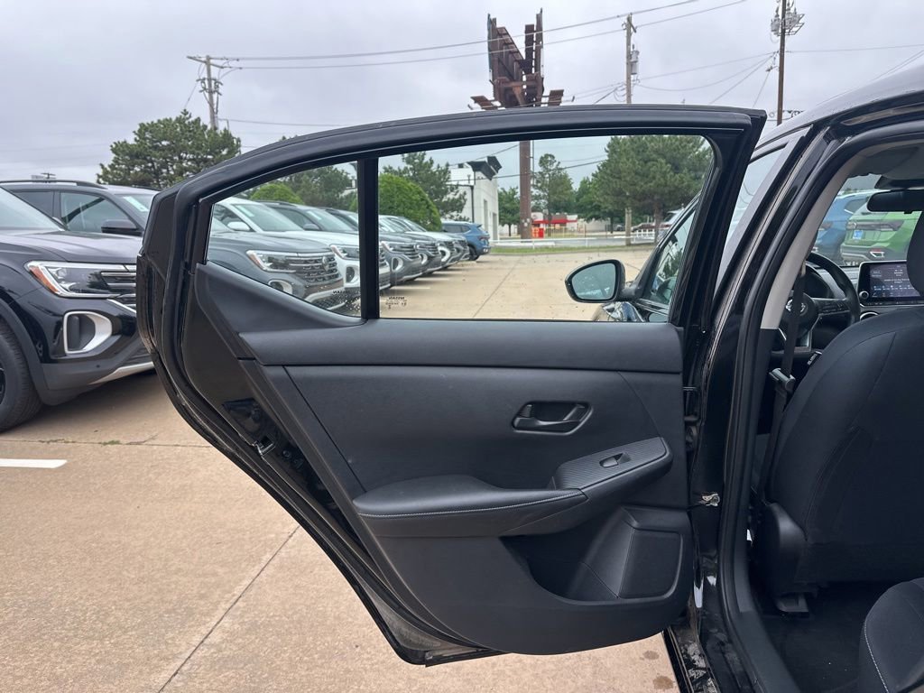 Used 2024 Nissan Sentra SV FWD image 11